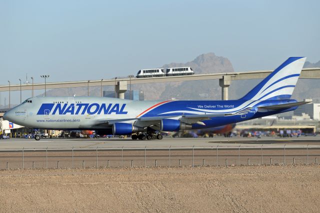 Boeing 747-400 (N952CA)