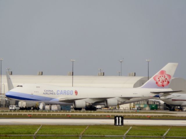 Boeing 747-400 (B-18715)