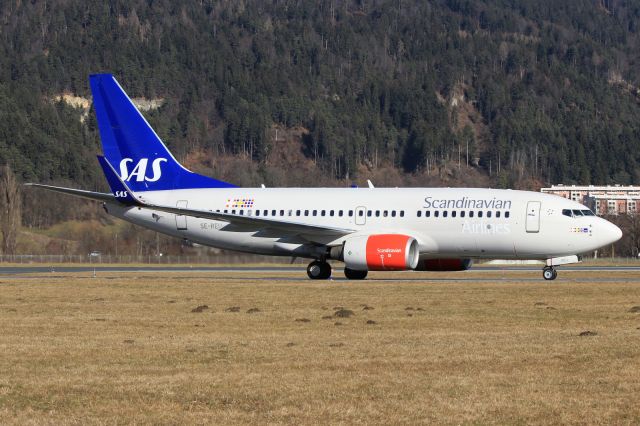 Boeing 737-700 (SE-REU)