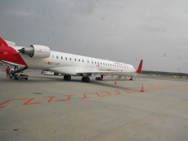 Bombardier CRJ-1000 (EC-LKF)