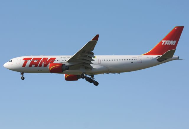 Airbus A330-200 (PT-MVD)