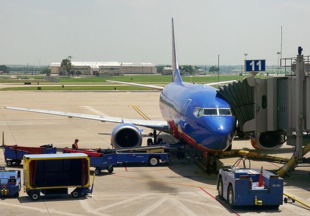 Boeing 737-500 (N523SW) - Southwest 737-5H4 N523SW br /At the gate at AUS after my flight WN#3246 from DALbr /May-10-2016