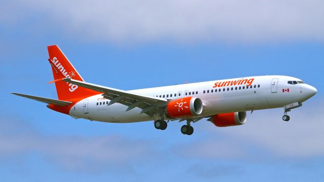 Boeing 737 MAX 8 (C-FMXA) - BOE916 from KBFI on final to Rwy 16R during a C2 flight on 5.24.18. (ln 6938 / cn 43297). This will be the first B737 MAX for Sunwing Airlines.