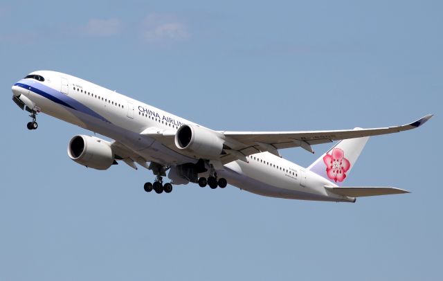 Airbus A350-900 (B-18905) - Lifting Off From Rwy 34L