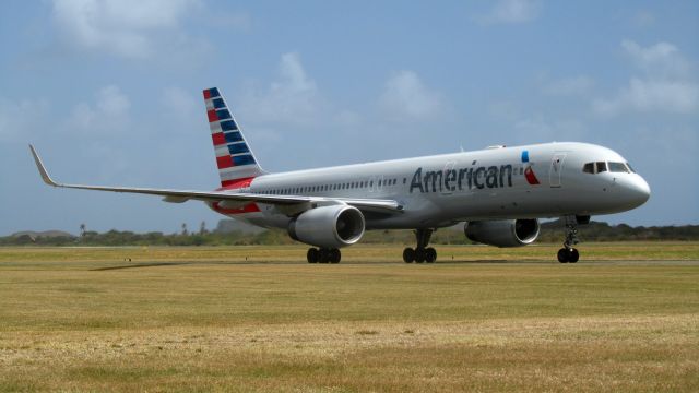 Boeing 757-200 (N186AN)