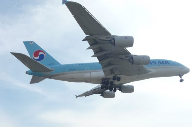 Airbus A380-800 (HL7613) - Landing on 24R