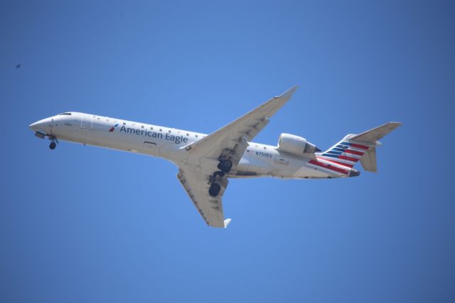 Canadair Regional Jet CRJ-700 (N750EV)