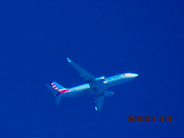 Boeing 737-800 (N988NN)