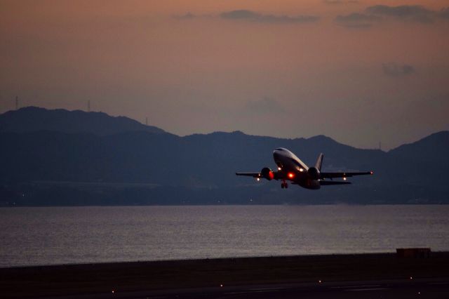 Boeing 737-500 (JA8596)