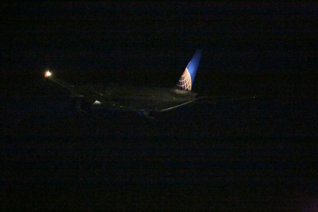 Boeing 777-200 —