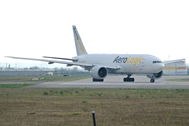 BOEING 777-200LR (D-AALA)