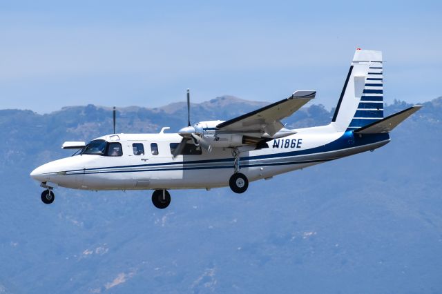 Rockwell Turbo Commander 690 (N186E) - N186E coming into KSBA with some nice mountains in the background from KRDD.