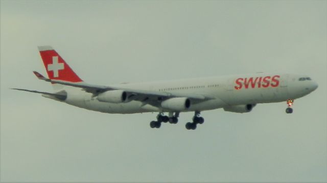 Airbus A340-300 (HB-JMH)