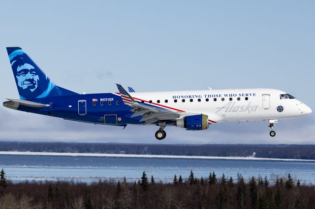 Embraer 175 (N651QX)