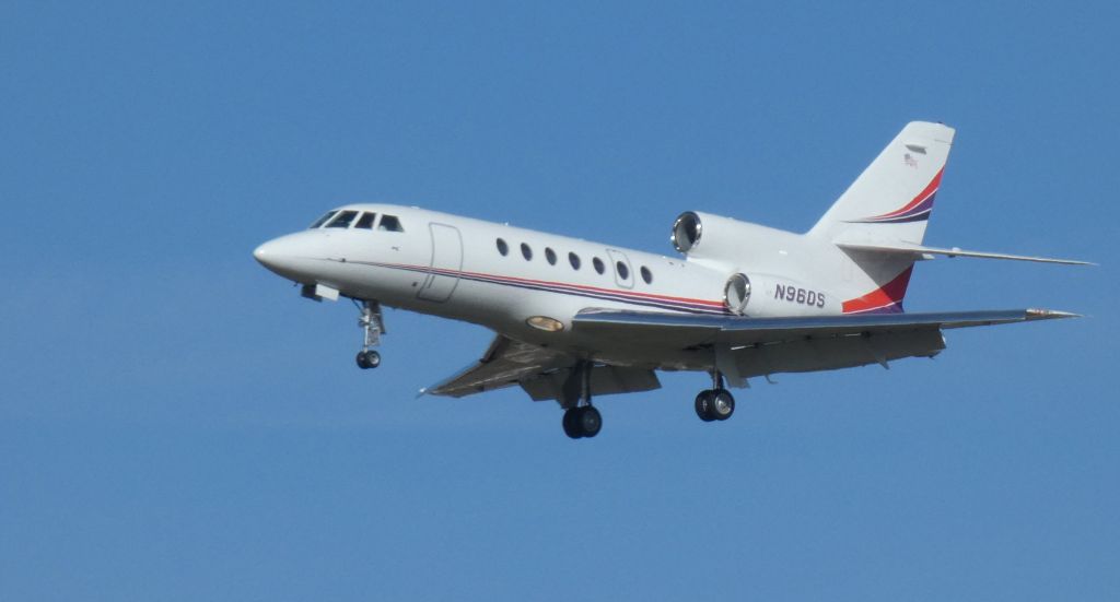 Dassault Falcon 50 (N960S) - On final is this 1982 Dassault-Brequet Falcon 50 in the Autumn of 2021.