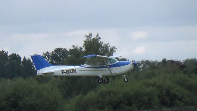 Cessna Skyhawk (F-BXIN)