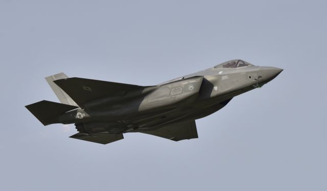 Lockheed F-35C (11-5037) - Flying at Airventure 2017