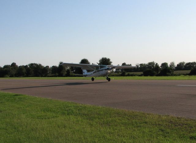 Cessna 152 (DSU04) - Flight Team practice.