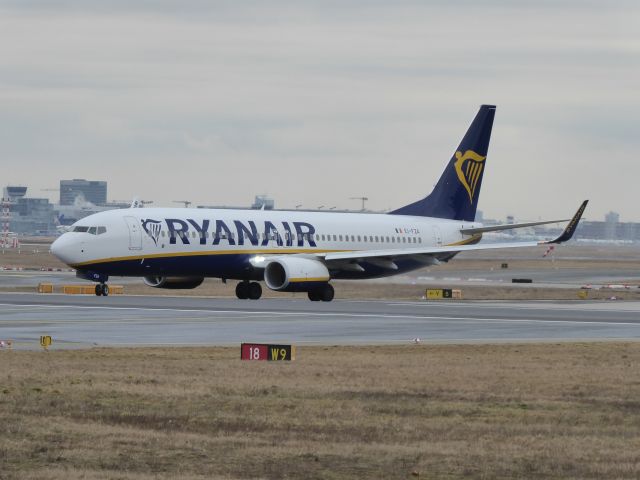 Boeing 737-800 (EI-FZA) - FRA and Ryanair - does it matter? It does! EI-FZA coming in to 18 west for taking off, 10.03.2018.