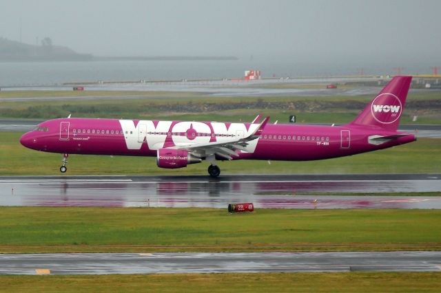 Airbus A321 (TF-WIN) - WW 125 from Reykjavik landing on 4R