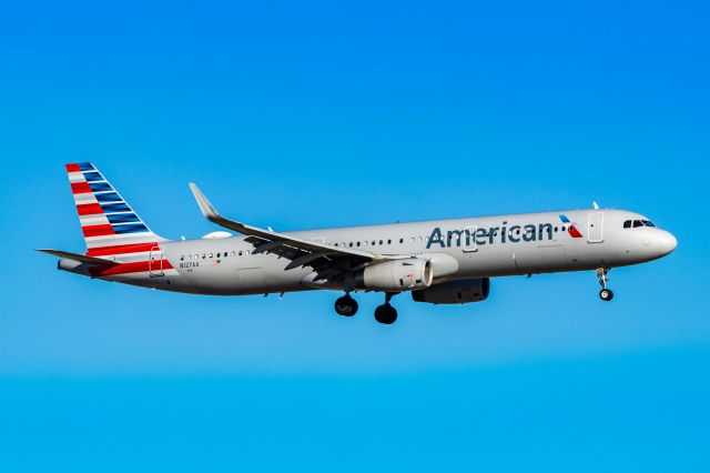 Airbus A321 (N127AA) - American Airlines A321 landing at DFW on 12/27/22. Taken with a Canon R7 and Tamron 70-200 G2 lens.