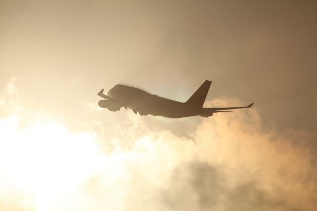 Boeing 747-400 (D-ABTE) - AIRBORNE BEFORE SUNSET