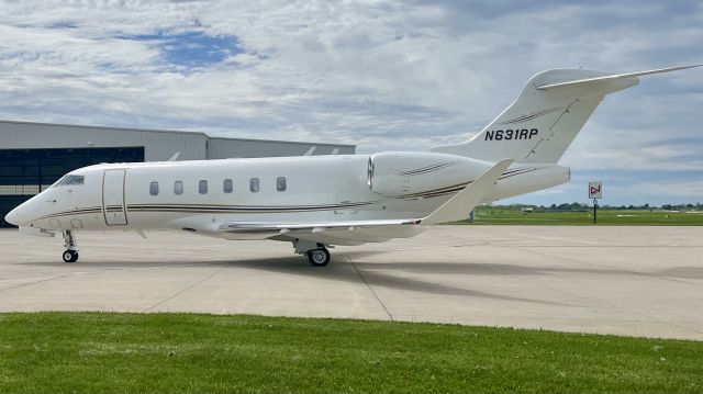 Canadair Challenger 350 (N631RP) - N631RP, a 2019 Bombardier Challenger 350, pulling into the FBO after a several hour flight from San Diego, CA. After a quick turnaround this aircraft departed back to the west coast. 5/17/22. 