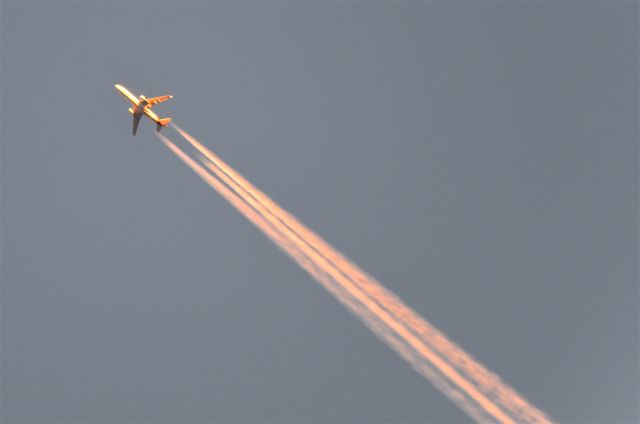 Boeing MD-11 (UNKNOWN) - Contrails at sunset over Minneapolis