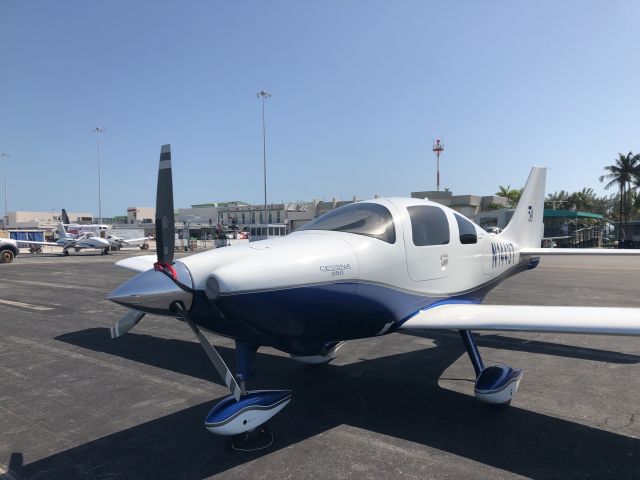 Cessna 350 (N1443T)