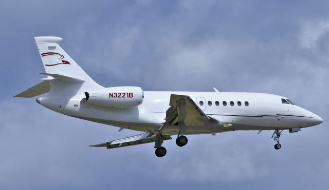 Dassault Falcon 2000 (N3221B)