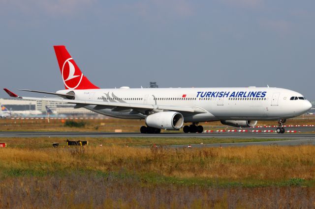 Airbus A330-300 (TC-LOB)
