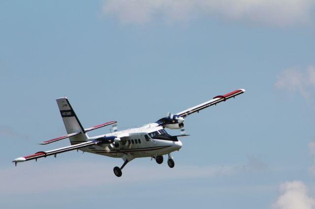 De Havilland Canada Twin Otter (C-FPOK) - Hard right on short final to runway 25 2010:07:16. 13:16