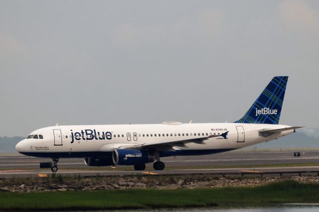 Airbus A320 (N760JB)