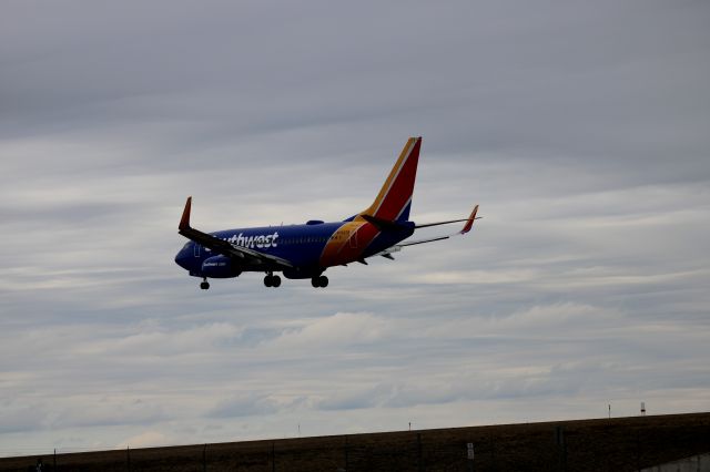 Boeing 737-700 (N7827A)