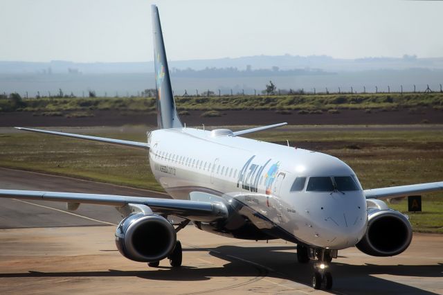 EMBRAER 195 (PR-AYT)