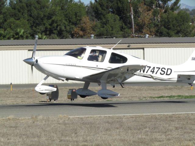 Cirrus SR-22 (N747SD) - Taking off RWY 24