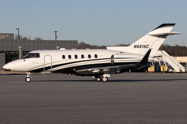 Hawker 800 (N681SC)