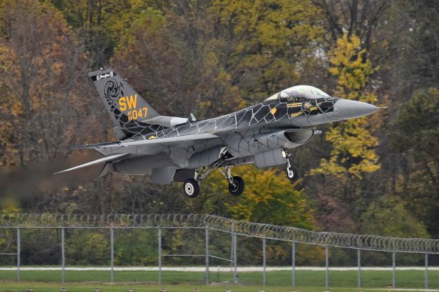 Lockheed F-16 Fighting Falcon (94-0047) - Viper F-16 Demo team. Cool paint scheme. Shown arriving 5-L on 10-28-23. Glad to finally catch this one.!