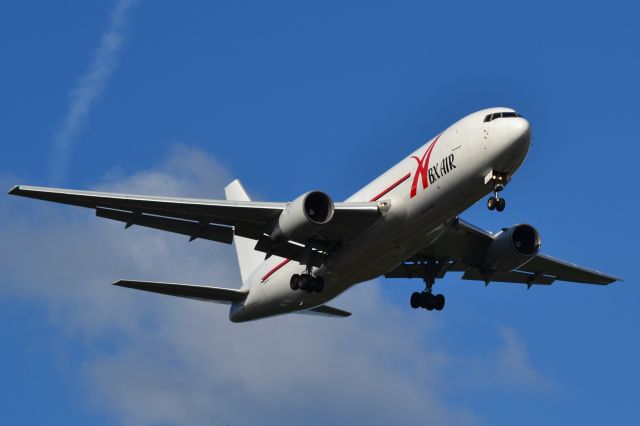 BOEING 767-200 (N774AX) - CARGO AIRCRAFT MANAGEMENT INC on final at KCLT - 10/8/18