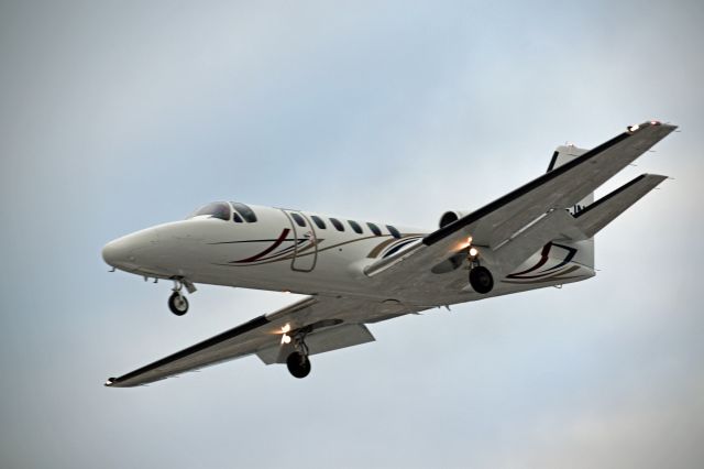 Cessna Citation II (C-GJNE) - 1982 Cessna 550 Citation II (C-GJNE/550-0332) on final approach to runway 27 at CYPQ on November 29, 2021