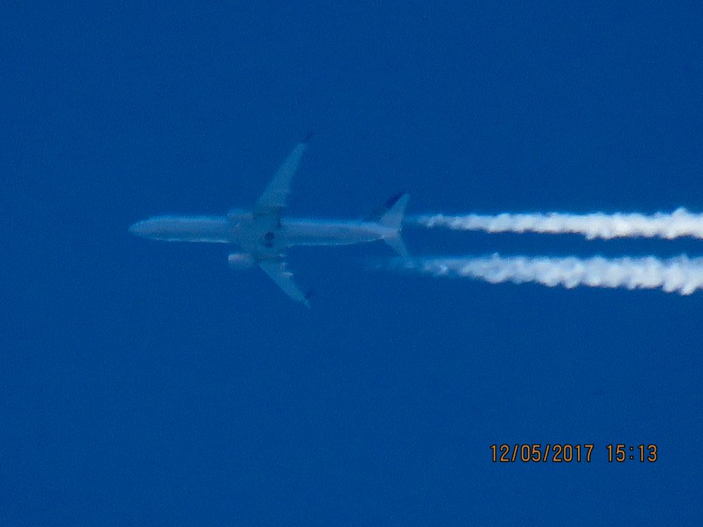 Boeing 737-900 (N69830)