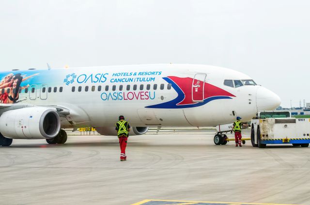 Boeing 737-800 (C-GTVG) - Close look of ground operation