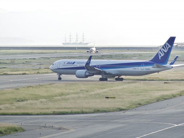 BOEING 767-300 (JA625A)