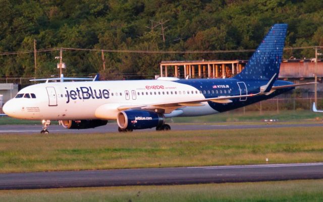 Airbus A320 (N709JB)