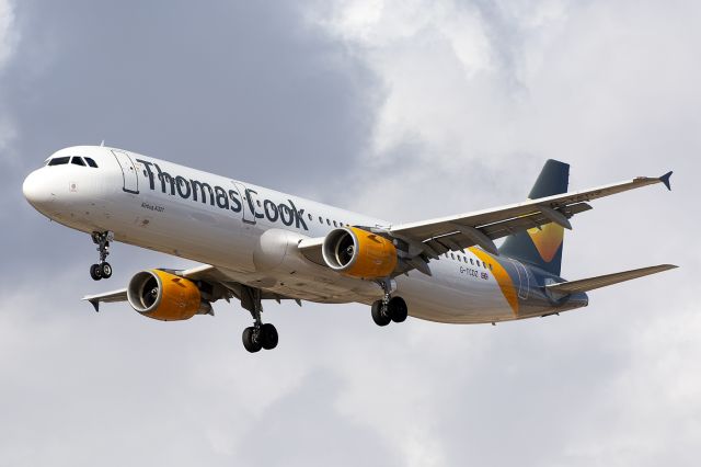 Airbus A321 (G-TCDZ)