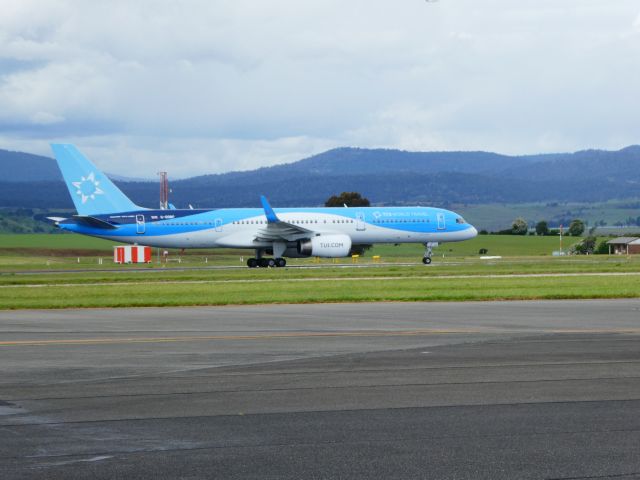 Boeing 757-200 (G-OOBF)