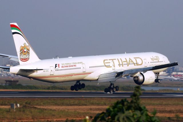 BOEING 777-300 (A6-ETE)