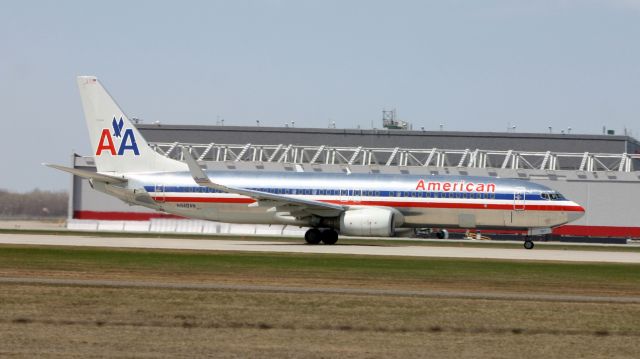 Boeing 737-800 (N940AN)