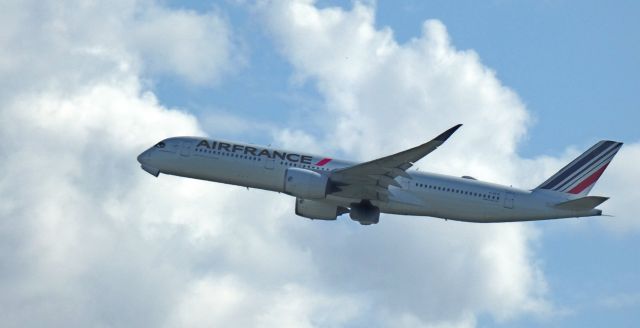 Airbus A350-900 (F-HTYC) - Shortly after departure is this 2019 Air France Airbus 350-914 in the Spring of 2024. CYOW - LFPG