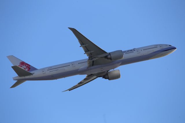 BOEING 777-300ER (B-18003)